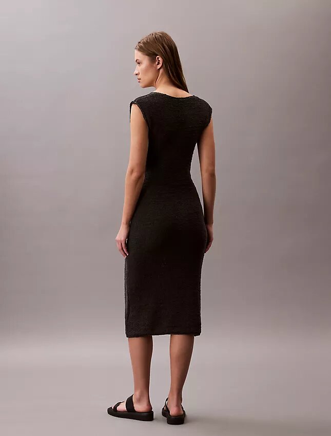 Vestido midi sem mangas em malha Vestido midi sem mangas em malha