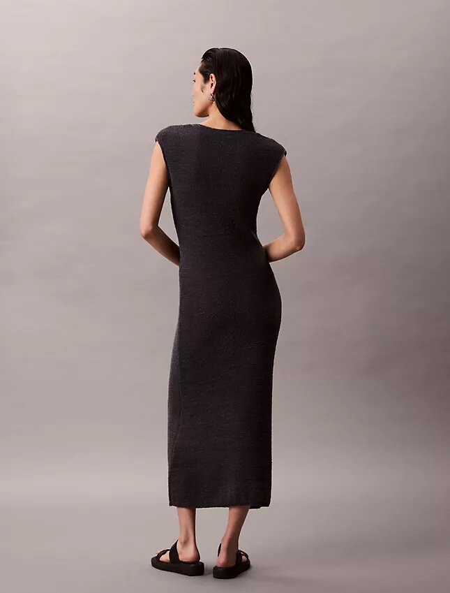 Vestido midi sem mangas em malha Vestido midi sem mangas em malha