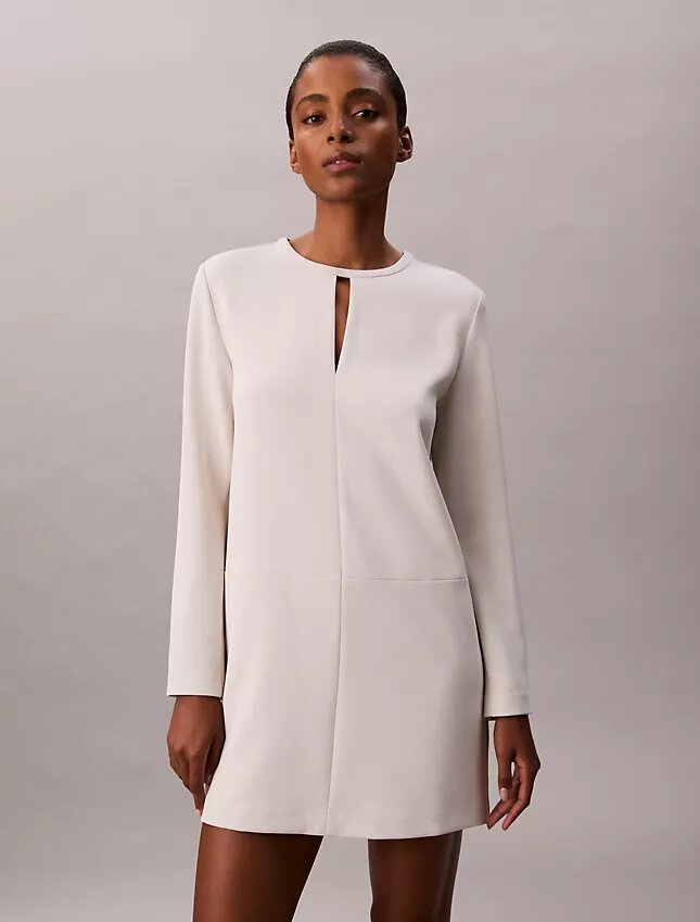 Vestido mini de crepe à medida Vestido mini de crepe à medida