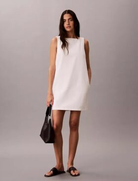 Vestido reto em Denim com decote em V