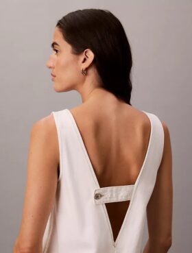 Vestido reto em Denim com decote em V