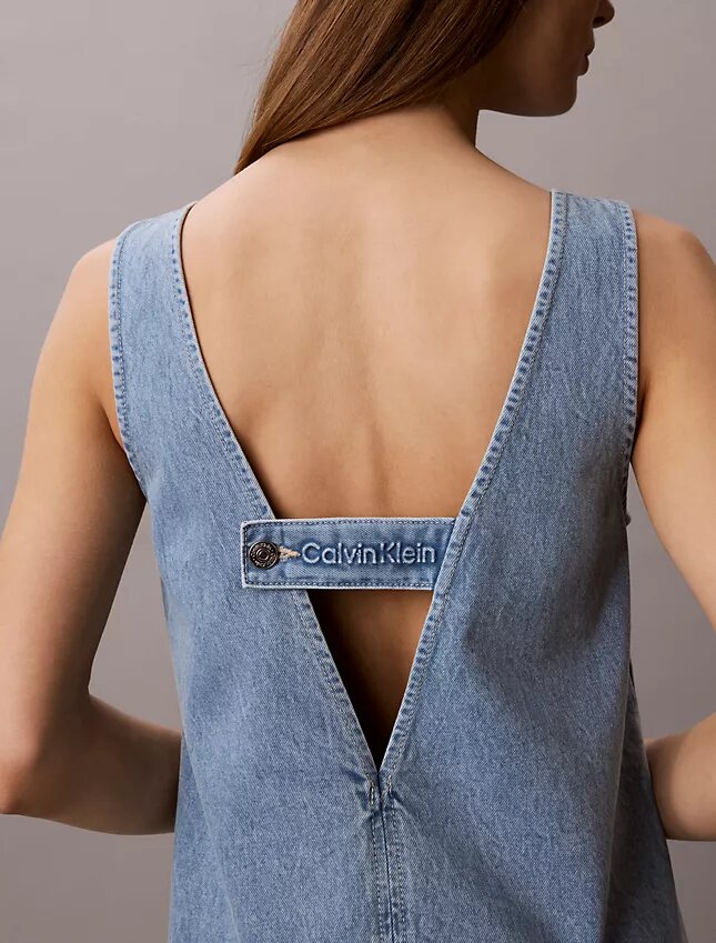 Vestido reto em Denim com decote em V Vestido reto em Denim com decote em V