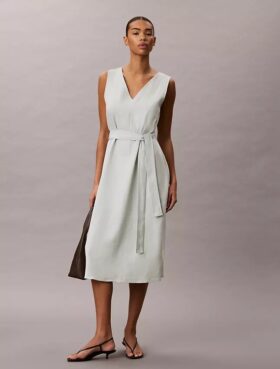Vestido sem mangas com decote em V e cinto, em mistura de linho