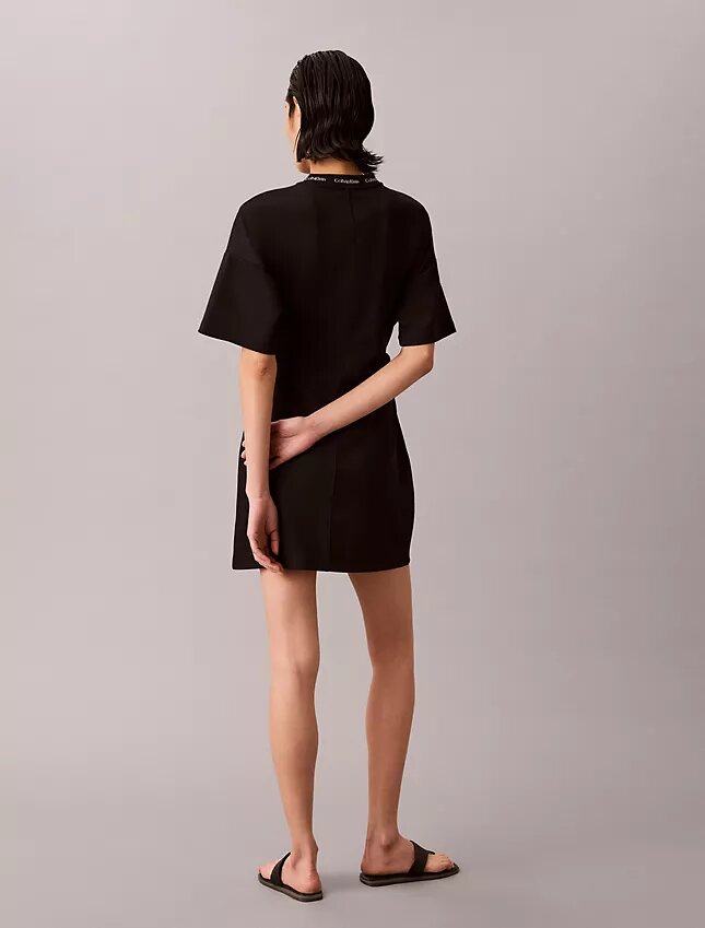 Vestido T-shirt com logótipo em malha interlock Vestido T-shirt com logótipo em malha interlock