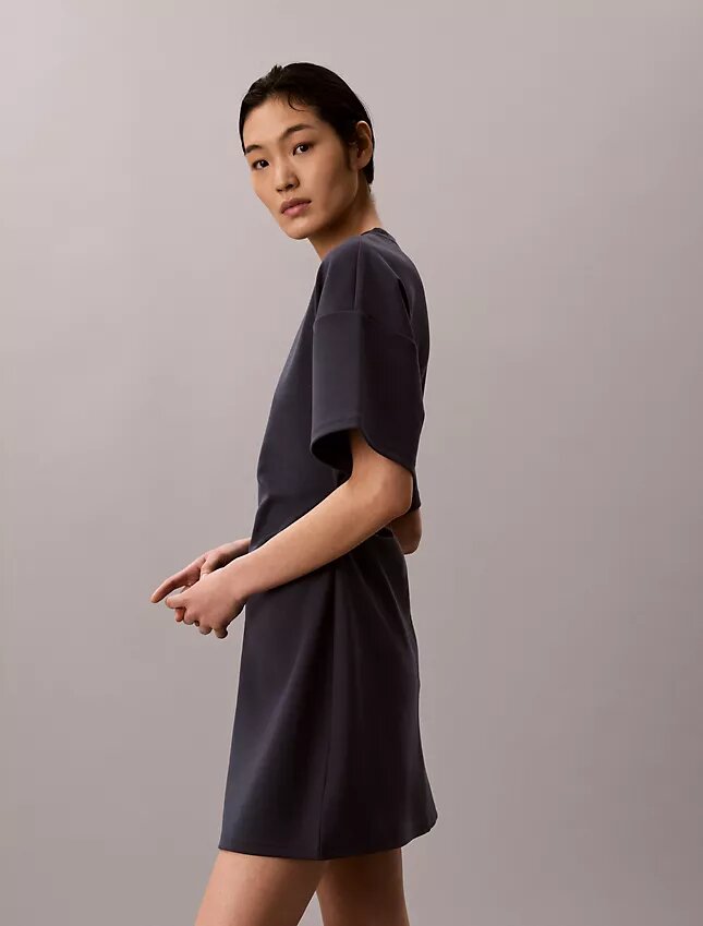 Vestido T-shirt com logótipo em malha interlock Vestido T-shirt com logótipo em malha interlock