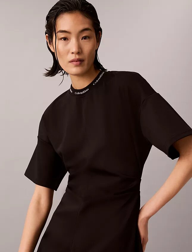 Vestido T-shirt com logótipo em malha interlock Vestido T-shirt com logótipo em malha interlock
