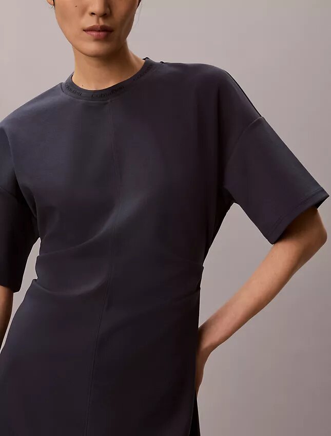 Vestido T-shirt com logótipo em malha interlock Vestido T-shirt com logótipo em malha interlock