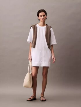 Vestido T-shirt curto e descontraído em algodão Vestido T-shirt curto e descontraído em algodão