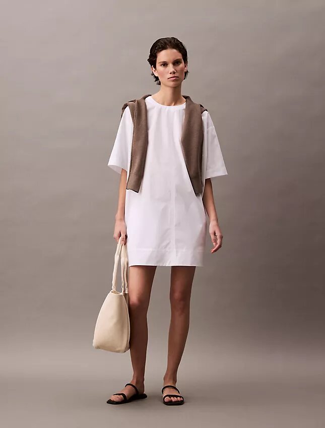 Vestido T-shirt curto e descontraído em algodão Vestido T-shirt curto e descontraído em algodão
