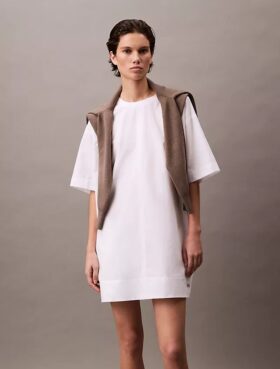 Vestido T-shirt curto e descontraído em algodão Vestido T-shirt curto e descontraído em algodão