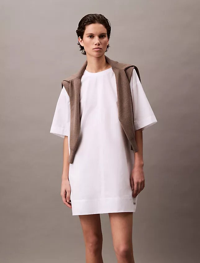 Vestido T-shirt curto e descontraído em algodão Vestido T-shirt curto e descontraído em algodão