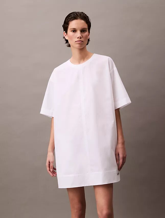 Vestido T-shirt curto e descontraído em algodão Vestido T-shirt curto e descontraído em algodão