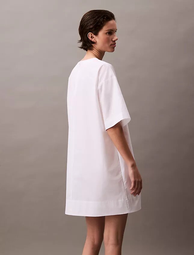 Vestido T-shirt curto e descontraído em algodão Vestido T-shirt curto e descontraído em algodão