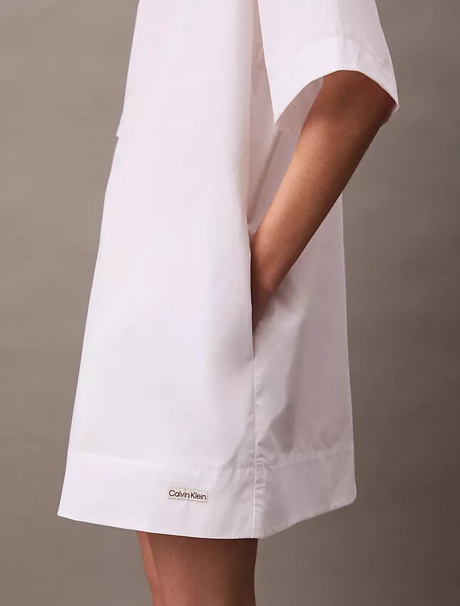 Vestido T-shirt curto e descontraído em algodão Vestido T-shirt curto e descontraído em algodão